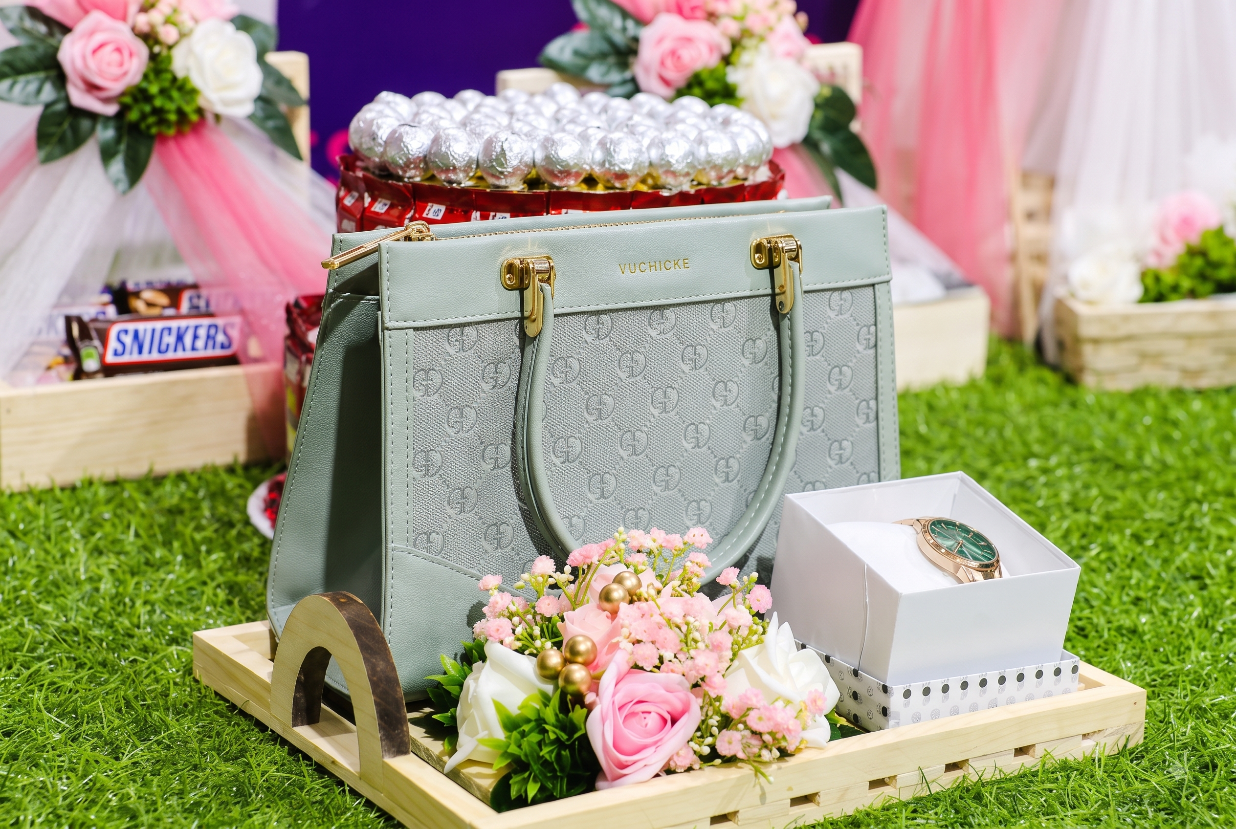 Personalized gift hamper